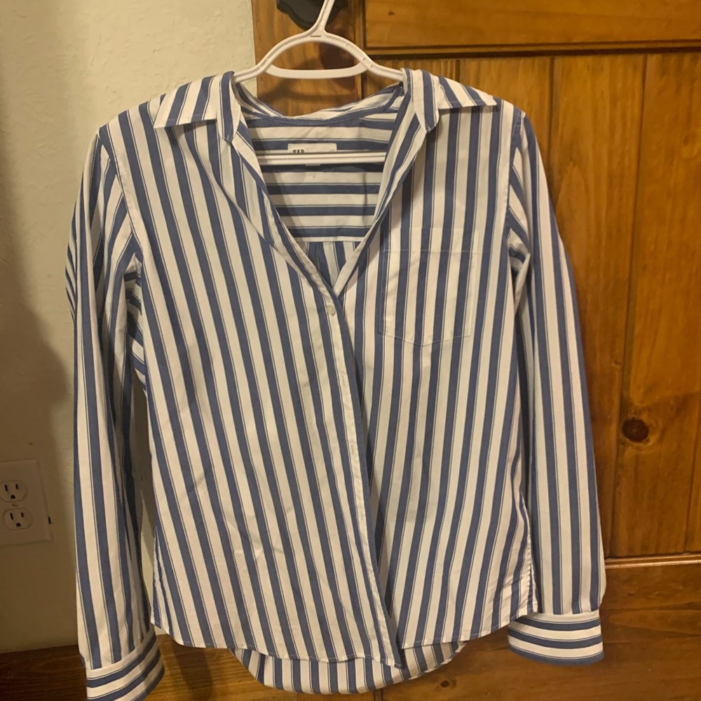 Gap blue and white stripe button down